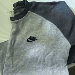 Nike Men’s Two-Tone Gray Charcoal Sweater